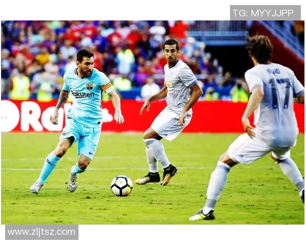 足球明星化身路人街头踢球引发热议球迷惊喜连连