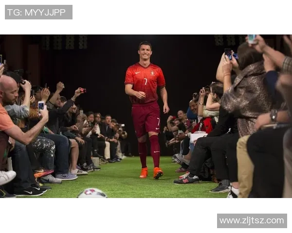 足球明星后背高清图片欣赏展现他们独特风采与个性魅力 足球明星后背高清图片欣赏展现他们独特风采与个性魅力