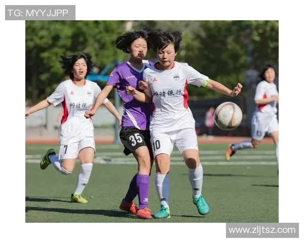 足球明星女性版写真展示展现她们的风采与魅力的精彩瞬间