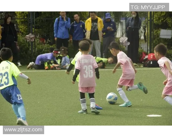 足球明星携子女畅谈成长与梦想的温馨采访