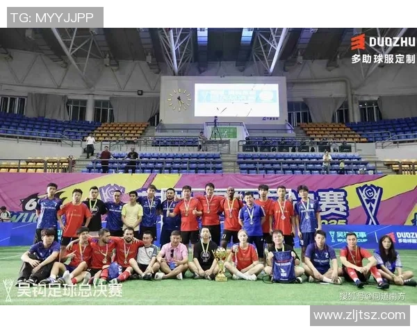 足球明星桌布图片大全尽显球场魅力与风采让你随时感受足球激情与荣耀 足球明星桌布图片大全尽显球场魅力与风采让你随时感受足球激情与荣耀