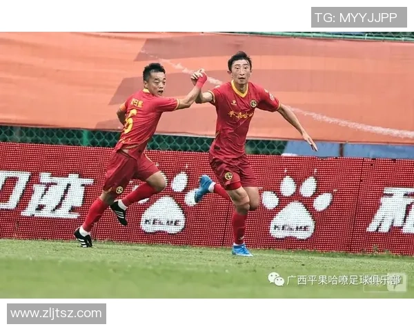 足球明星父亲遭遇抢劫惊险瞬间视频曝光引发广泛关注与讨论 足球明星父亲遭遇抢劫惊险瞬间视频曝光引发广泛关注与讨论