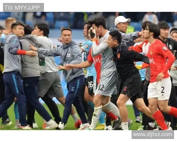 足球明星直言不讳怒怼冯潇霆引发球迷热议背后真相揭秘 足球明星直言不讳怒怼冯潇霆引发球迷热议背后真相揭秘