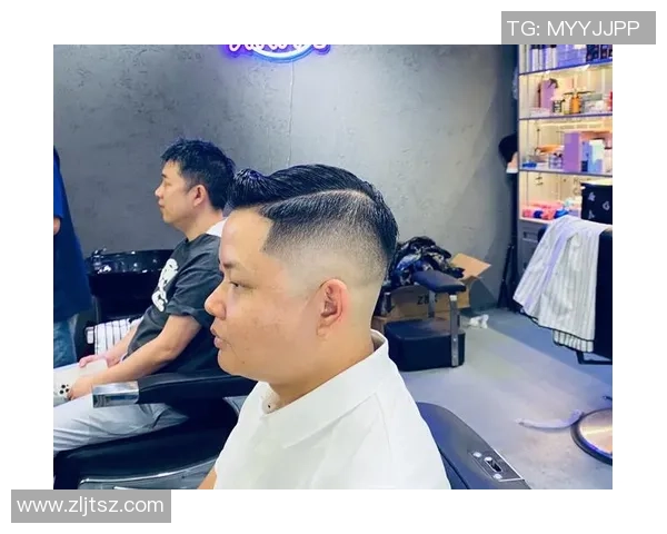 足球明星美式油头造型解析引领时尚潮流的运动魅力与个性表达 足球明星美式油头造型解析引领时尚潮流的运动魅力与个性表达